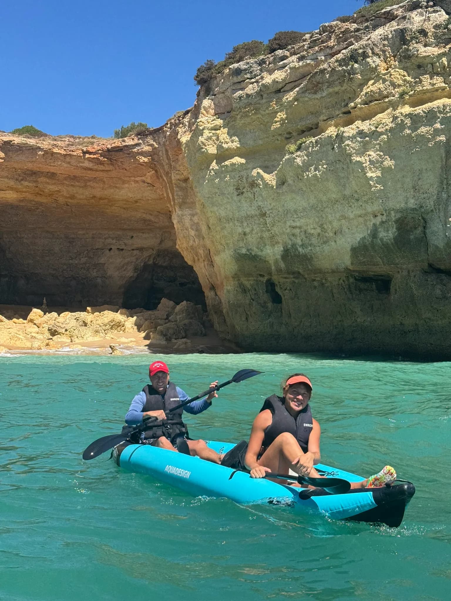 Tour de Kayak na Gruta de Benagil e Experiência na Costa do Algarve 4