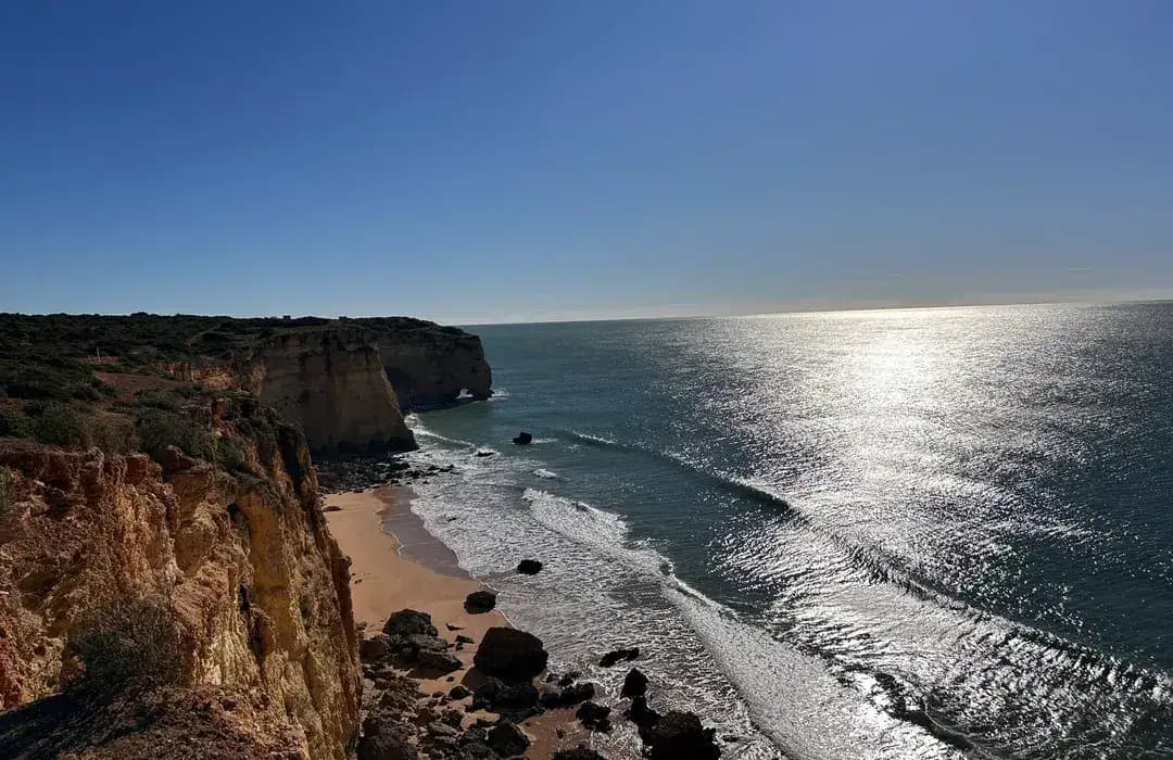 Os Promontórios Escondidos: A Caminhada Desconhecida pelas Falésias do Algarve 4