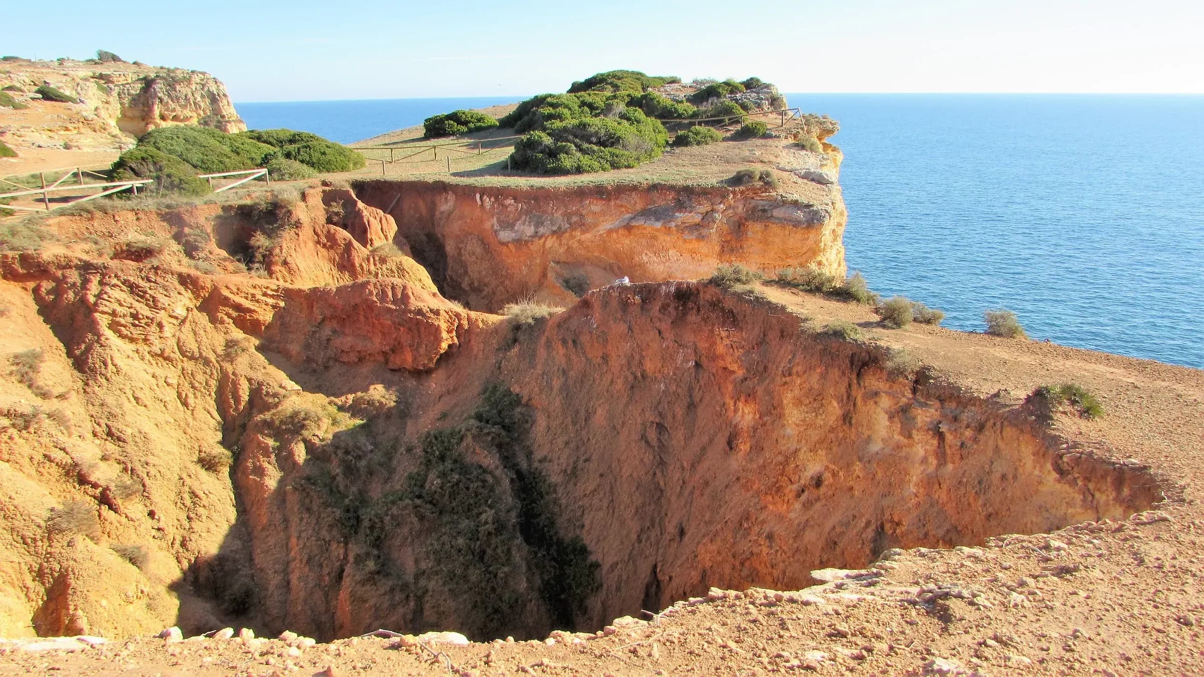 Os Promontórios Escondidos: A Caminhada Desconhecida pelas Falésias do Algarve 5